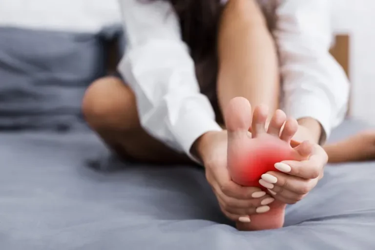Don’t Let a Foot Fracture Sideline You This Spring: 5 Signs to Watch For